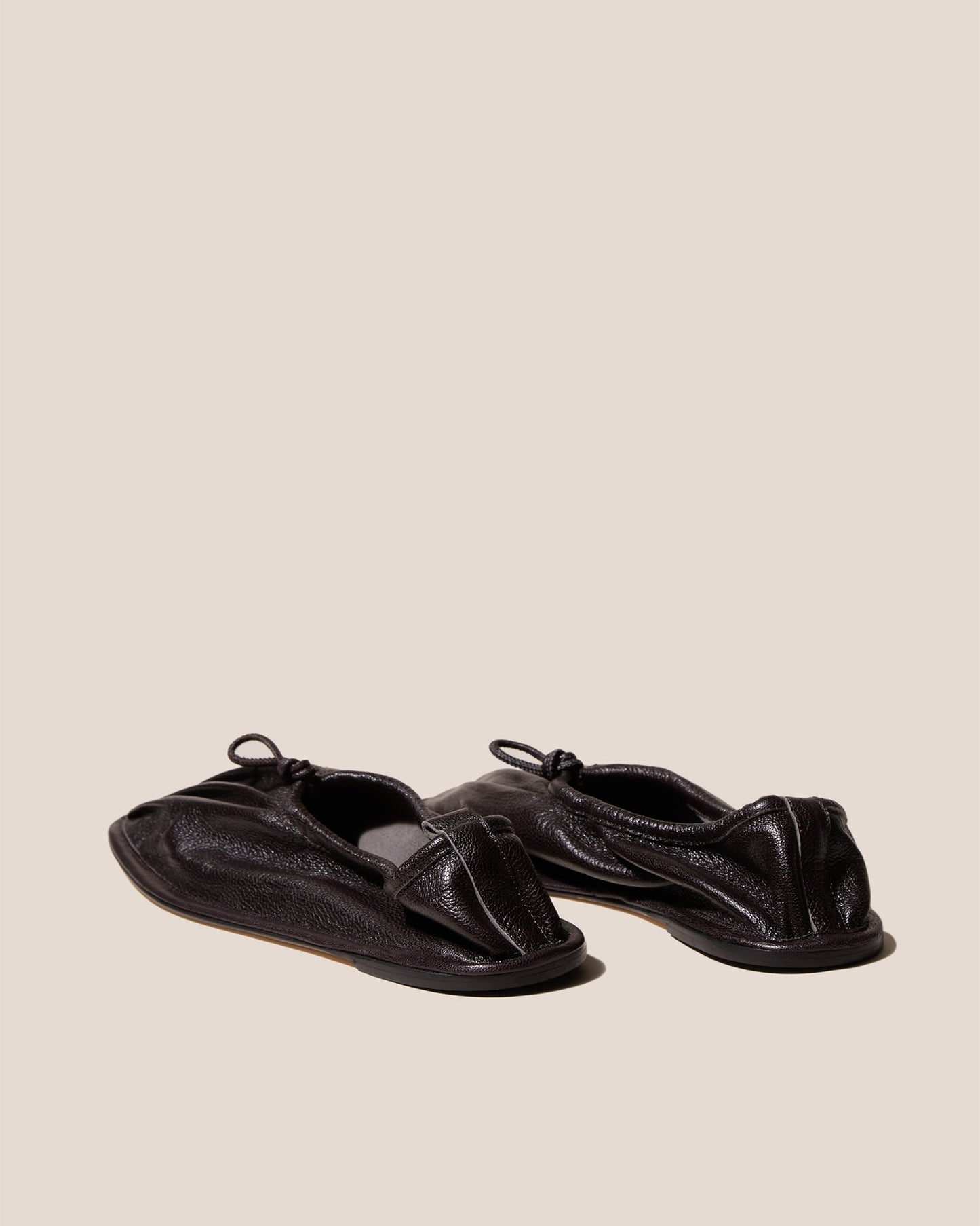 Hereu PUNTERA SUPPLE SHINY - Pleated-Toe Pump