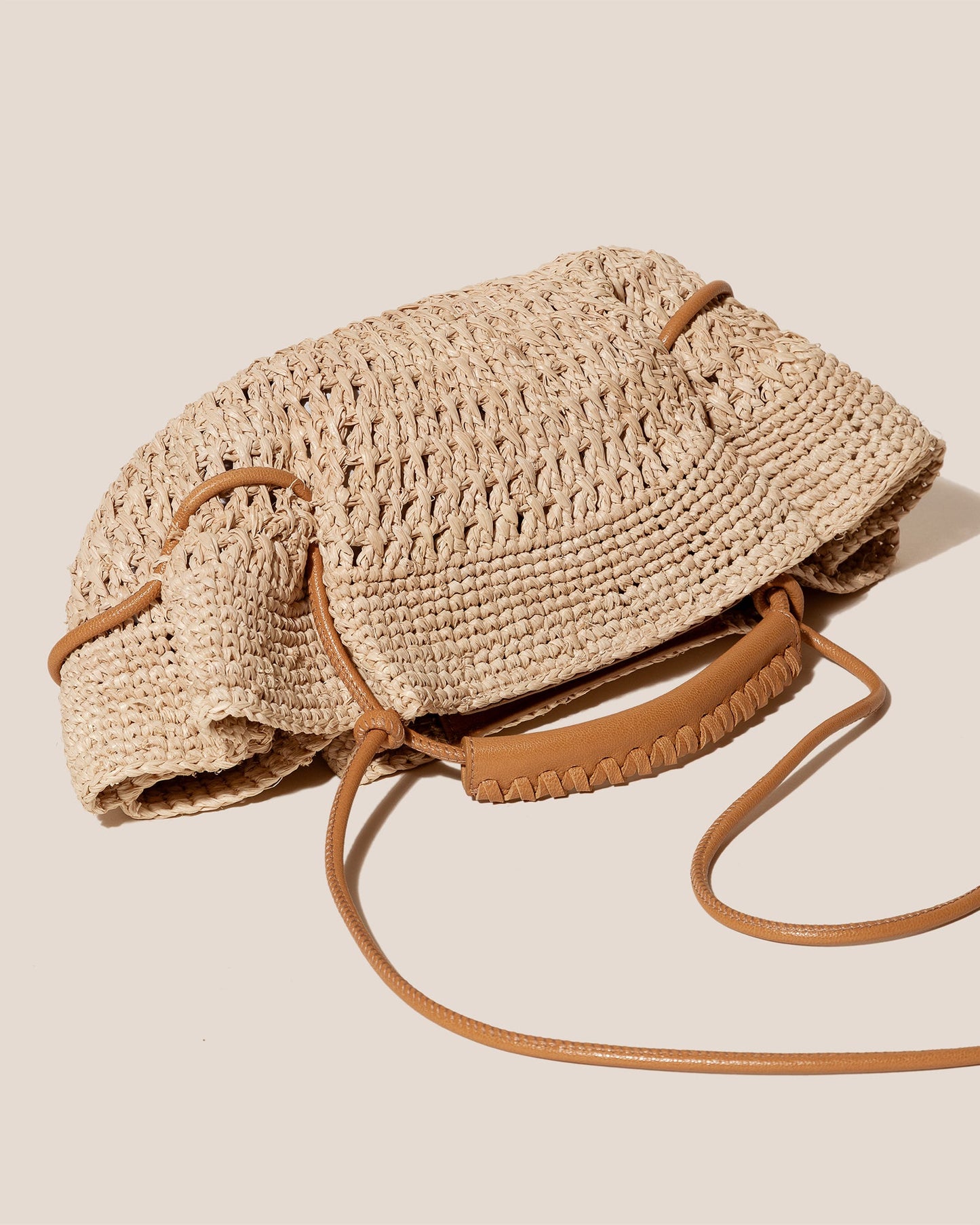 Hereu ARTA MINI CROCHET RAFFIA - Pleated Crossbody Bag