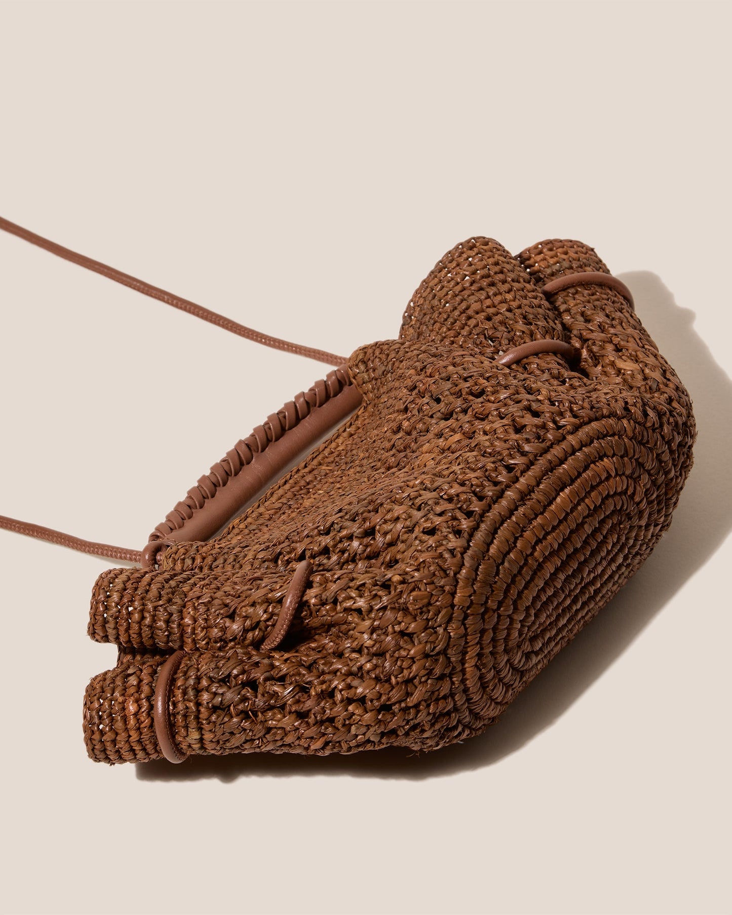 Hereu ARTA MINI CROCHET RAFFIA - Pleated Crossbody Bag