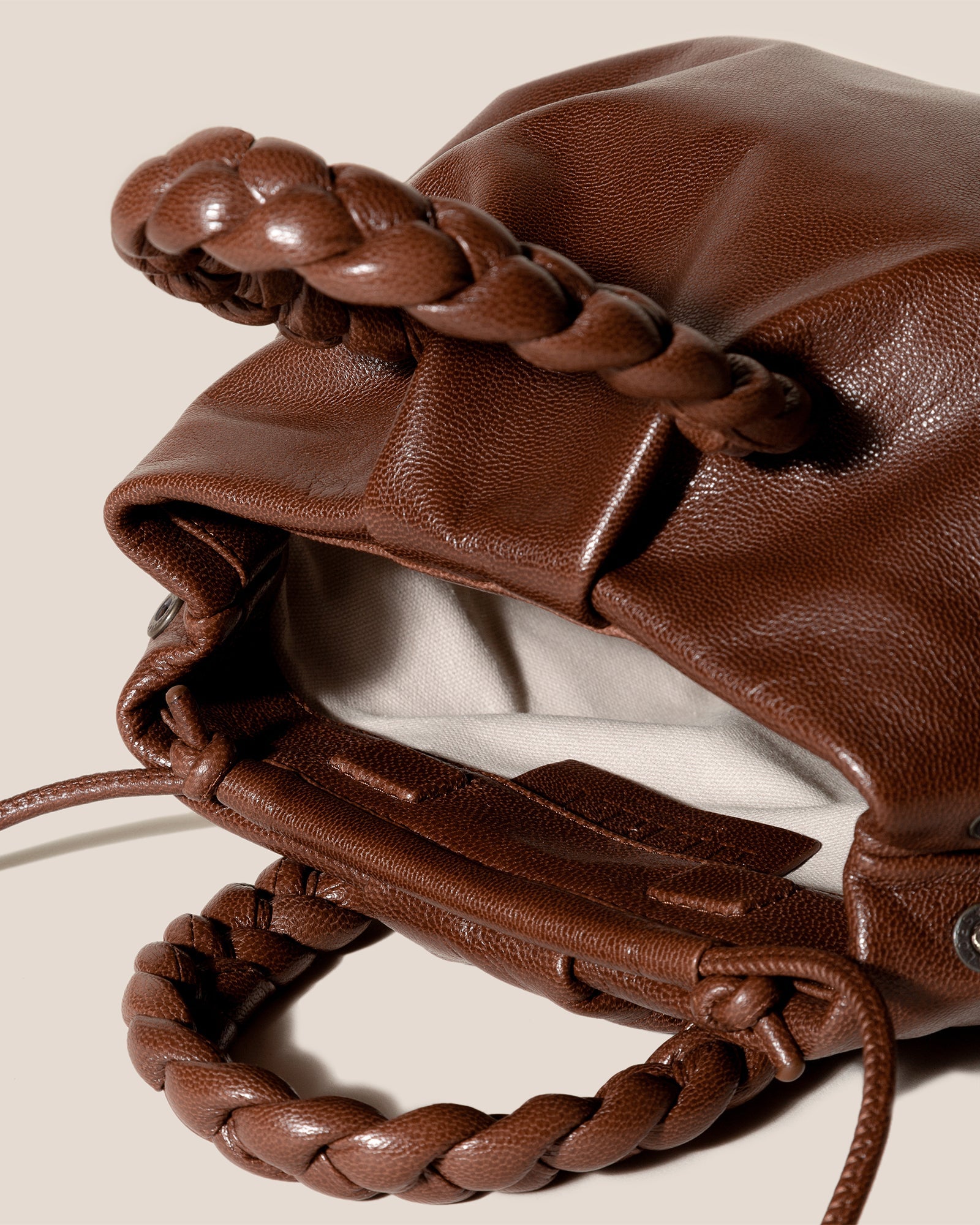 Hereu BOMBON M SUPPLE SHINY - Medium Plaited-handle Leather Handbag