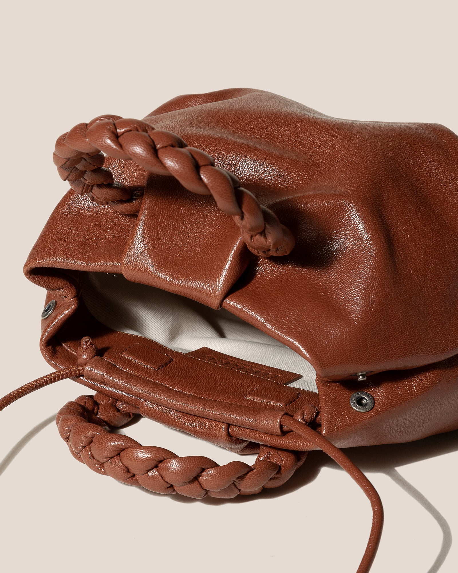 Hereu BOMBON M SUPPLE SHINY - Medium Plaited-handle Leather Handbag