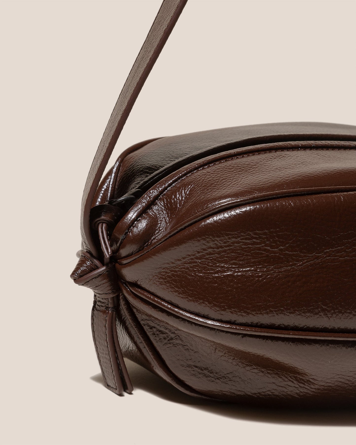 Hereu BOYA L DISTRESSED - Ball-Shaped Crossbody Bag