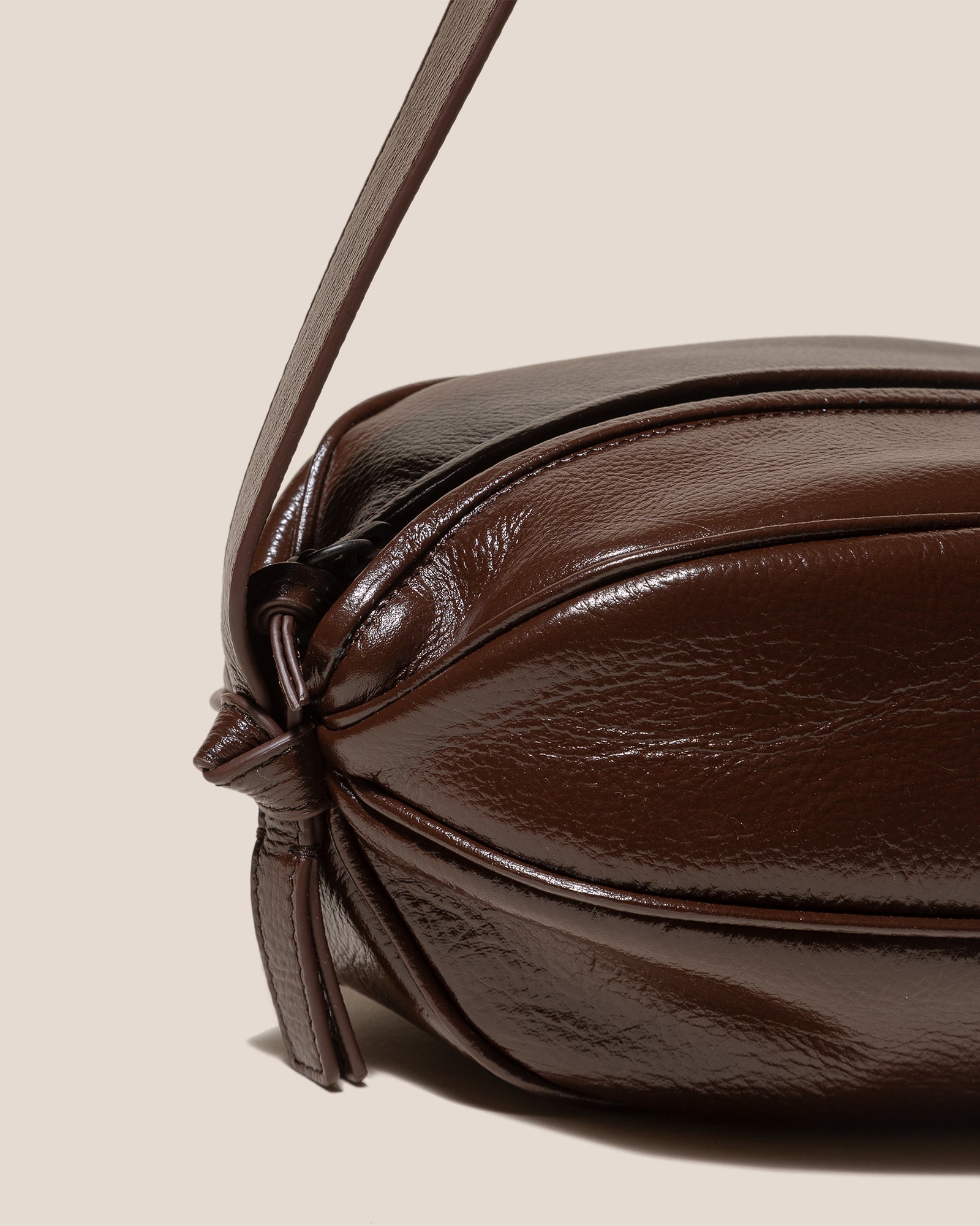 Hereu BOYA L DISTRESSED - Ball-Shaped Crossbody Bag