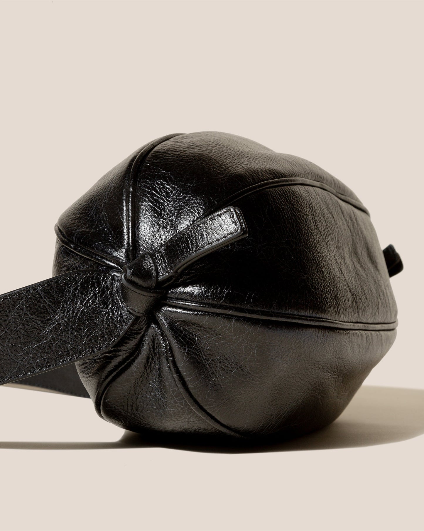 Hereu BOYA L DISTRESSED - Ball-Shaped Crossbody Bag