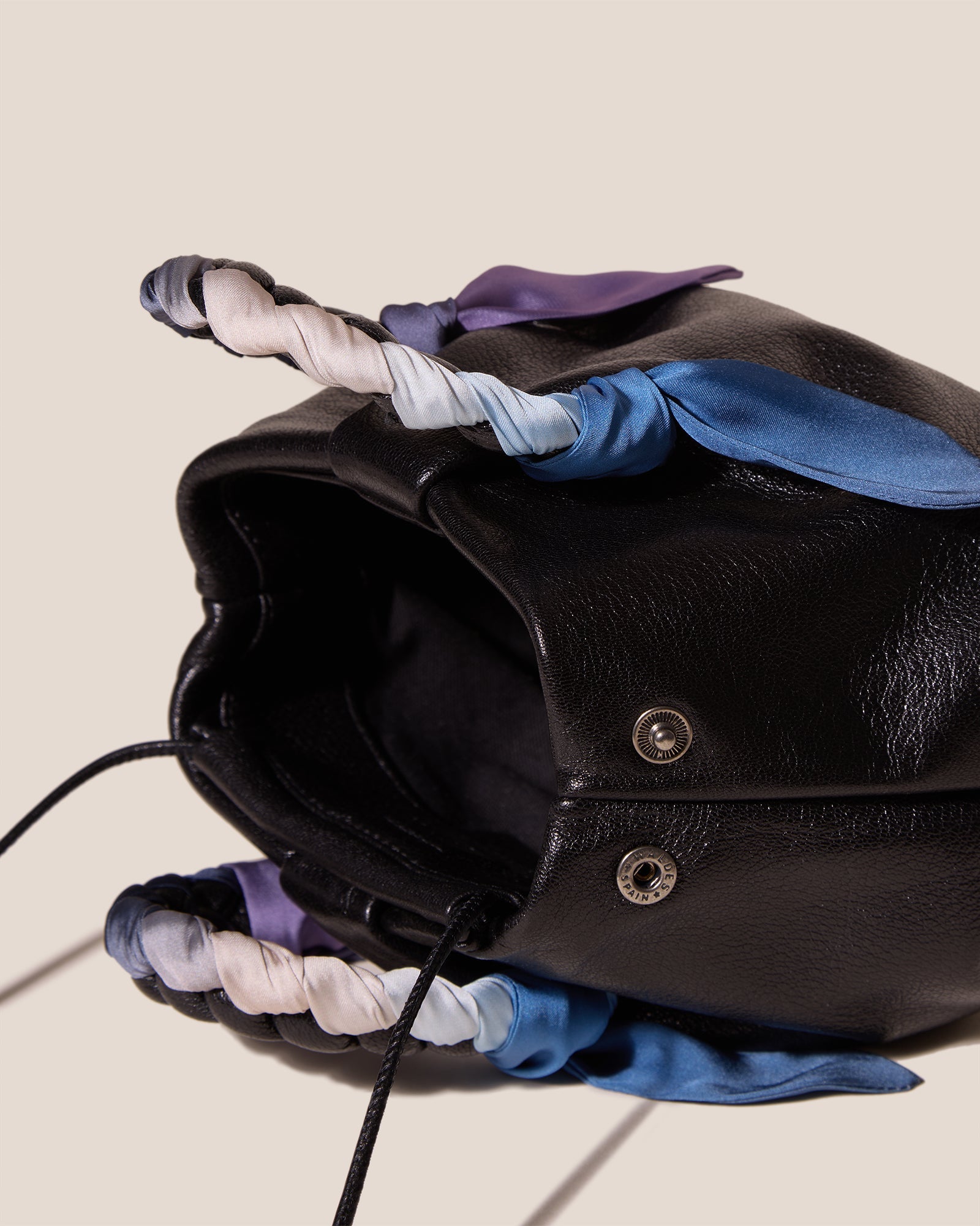 Hereu BOMBON FOULARD - Plaited-handle Leather Handbag