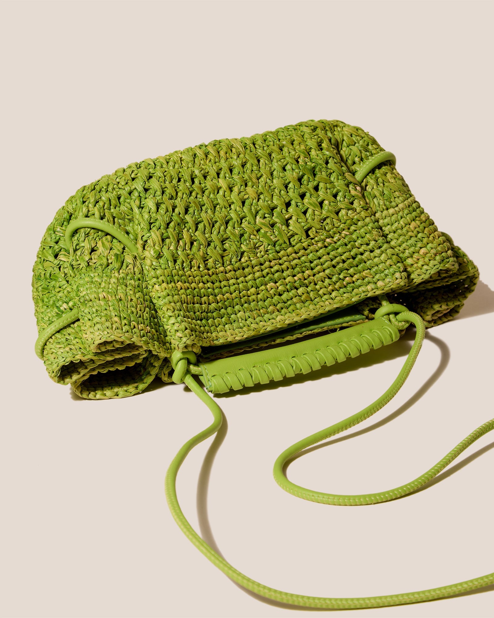 Hereu ARTA MINI CROCHET RAFFIA - Pleated Crossbody Bag