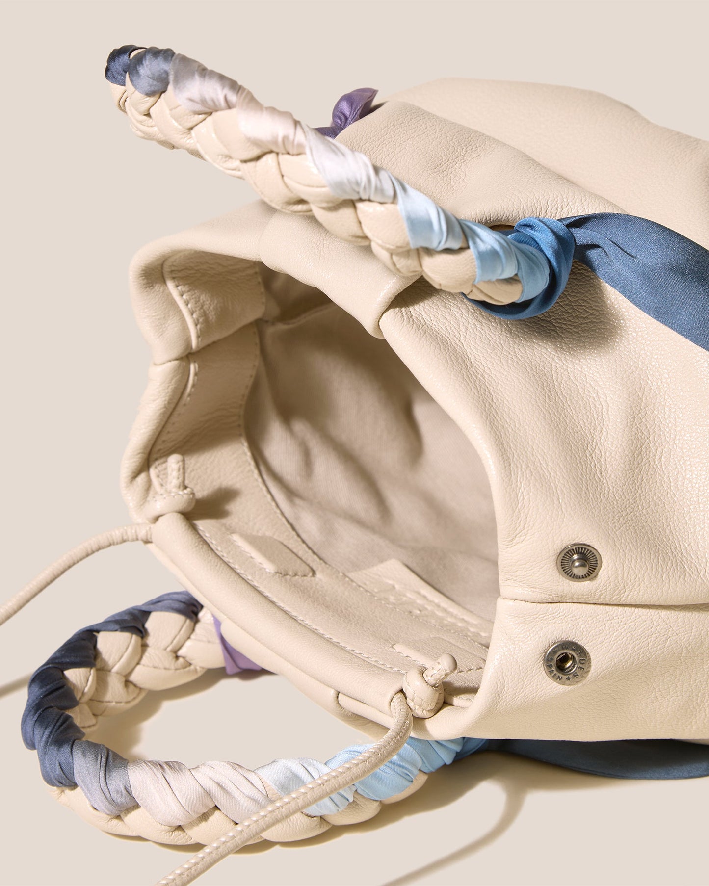 Hereu BOMBON M FOULARD - Medium Plaited-handle Leather Handbag