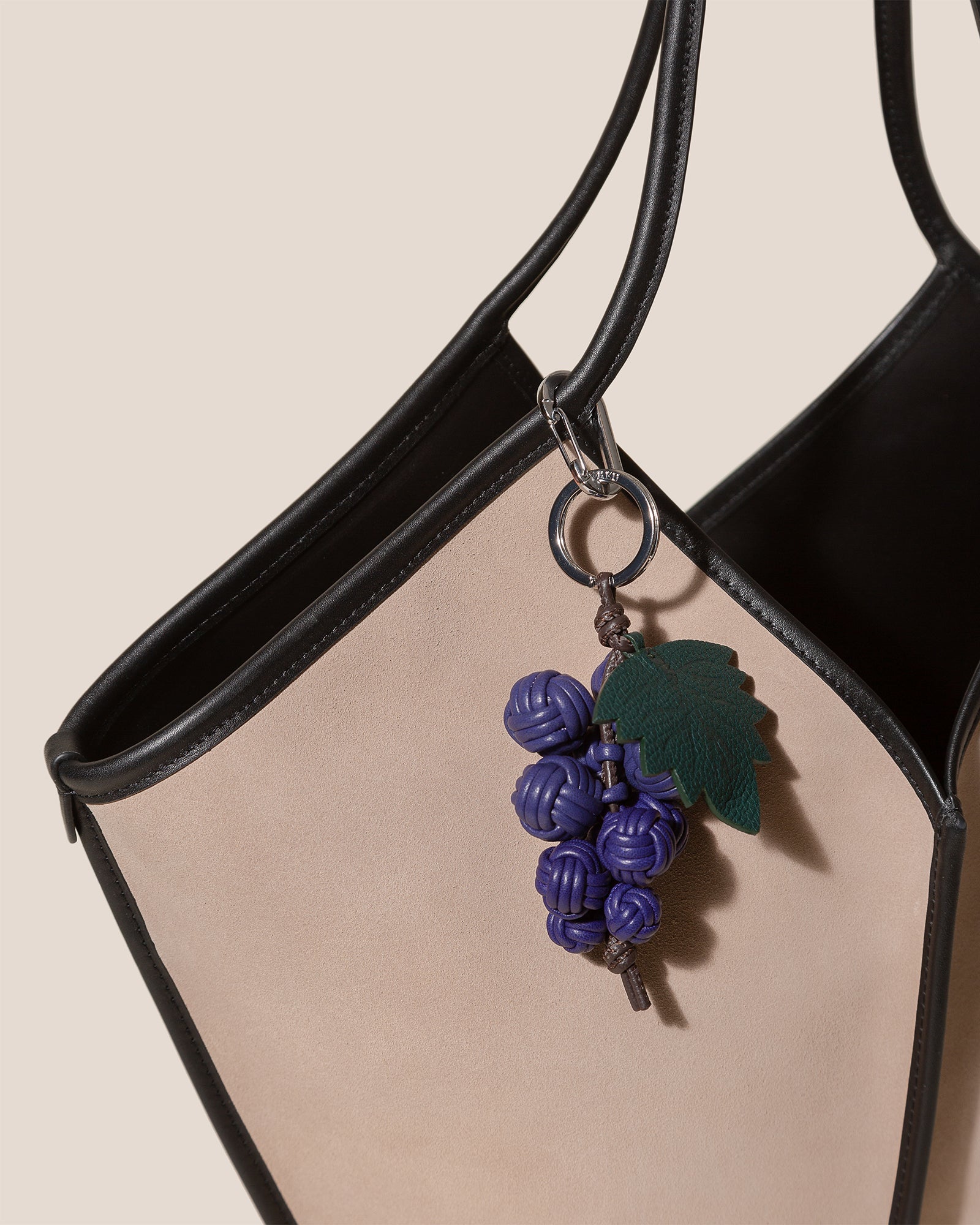 Hereu RAÏM - Hand-Knotted Grapes Leather Key Holder